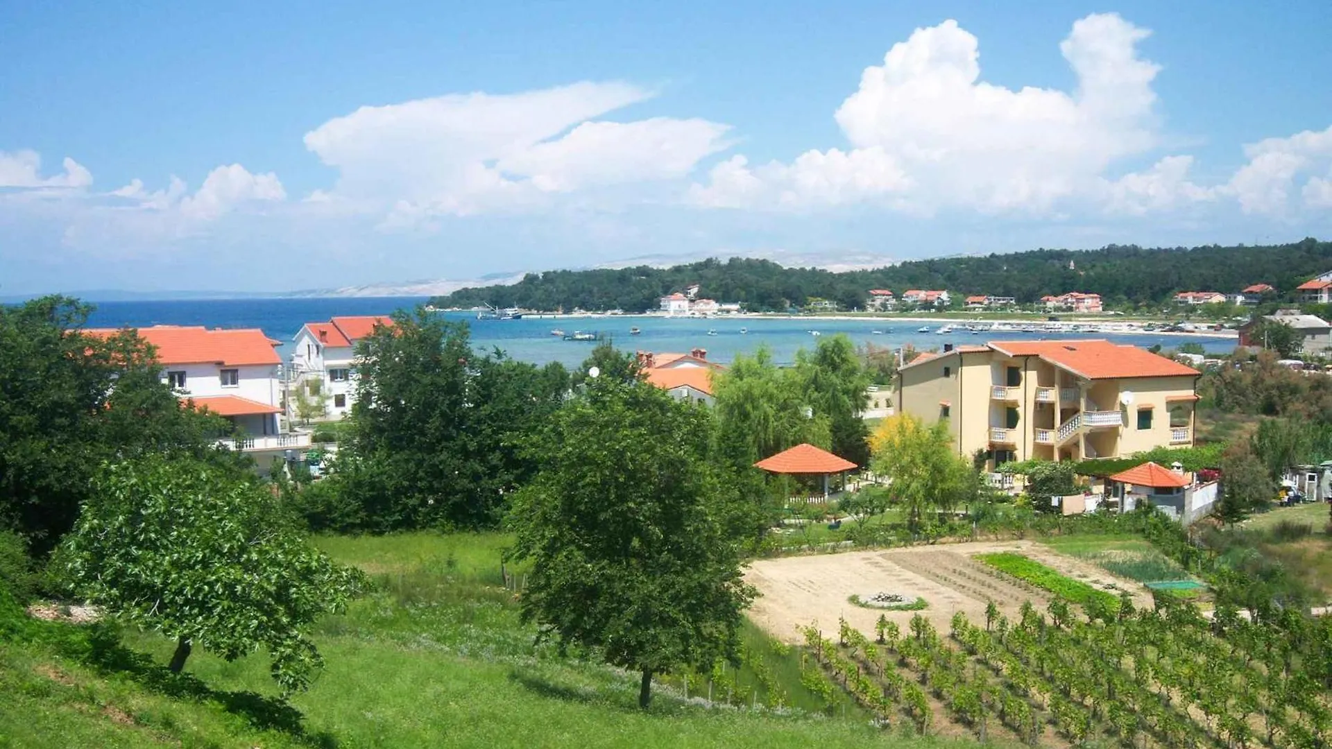Two-Bedroom Apartment Lopar Near Sea 2
