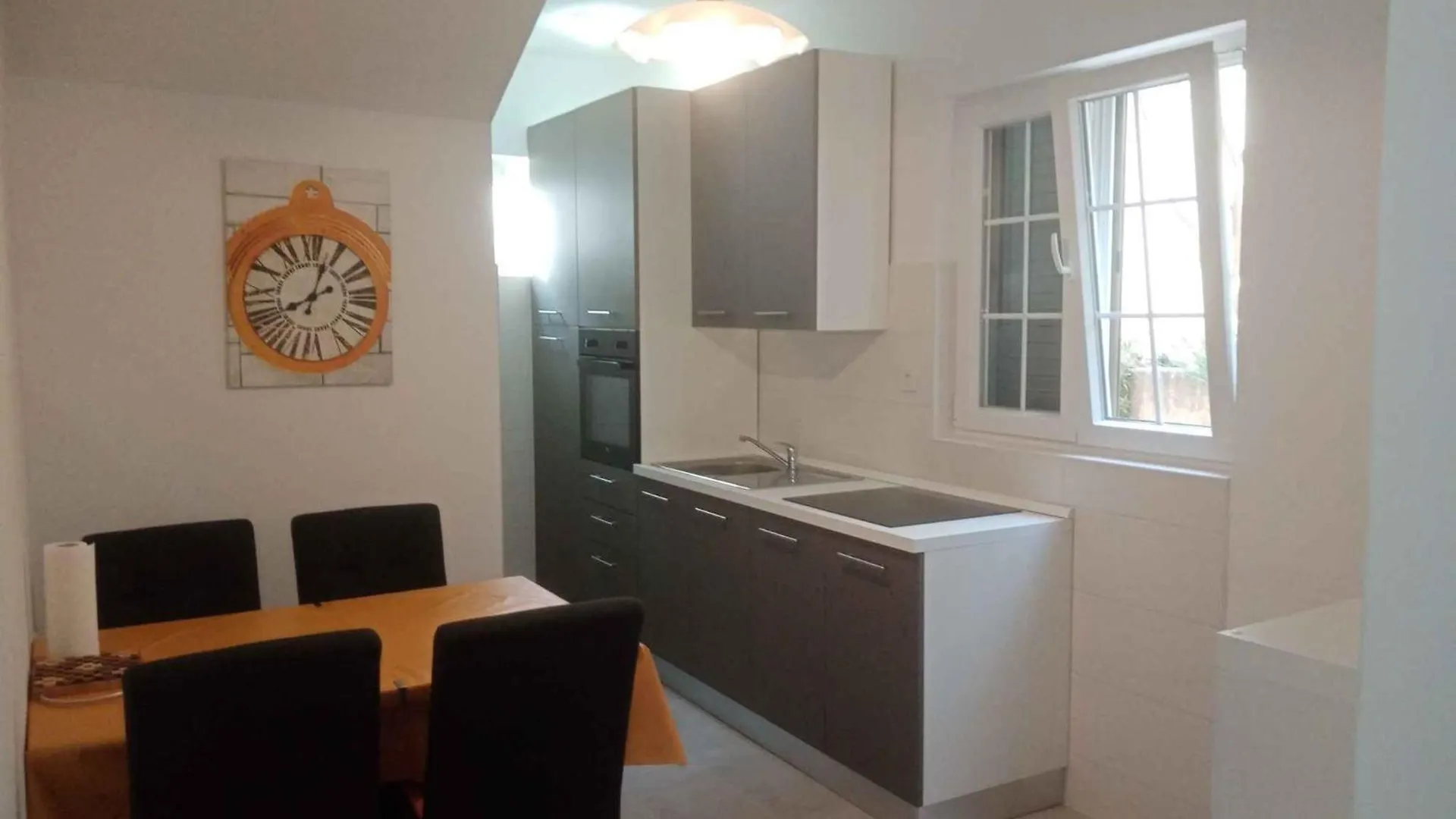 Two-Bedroom Apartment Lopar Near Sea 2