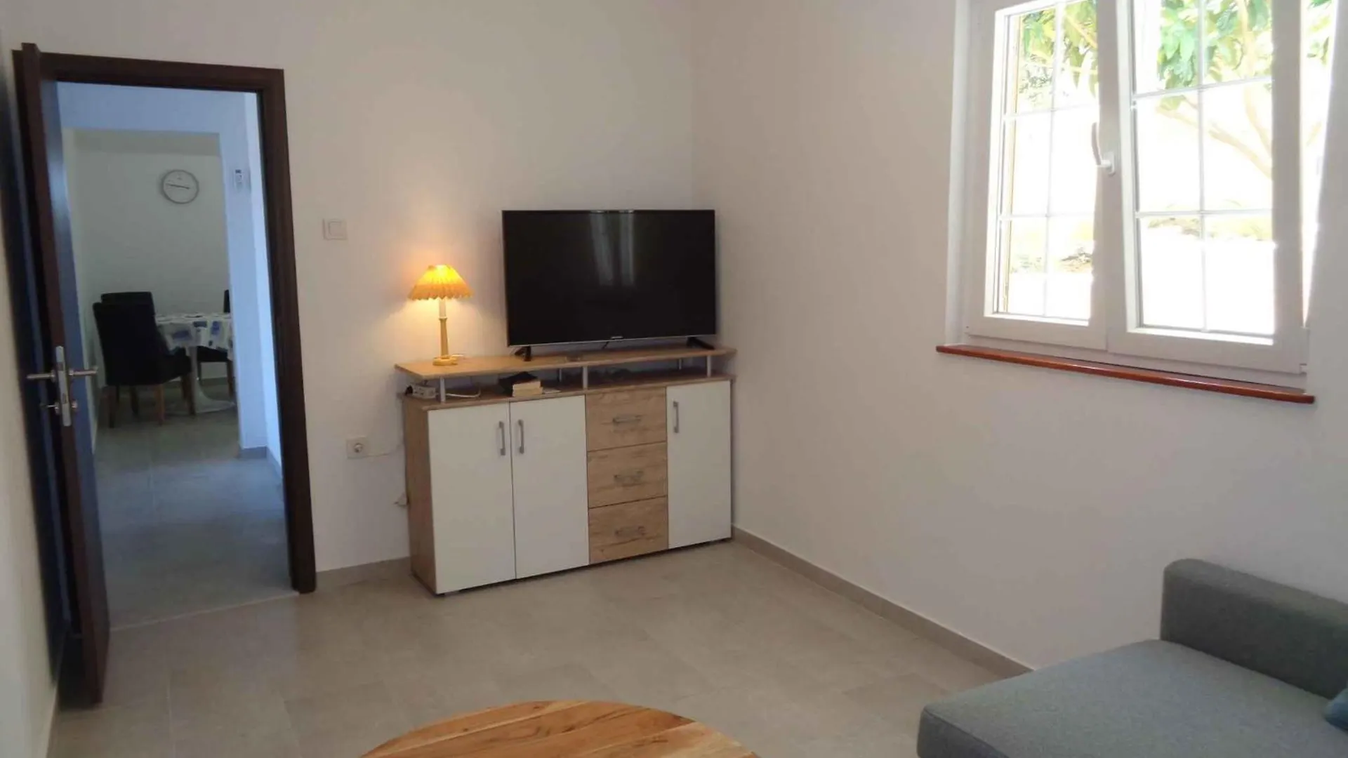 Two-Bedroom Apartment Lopar Near Sea 2